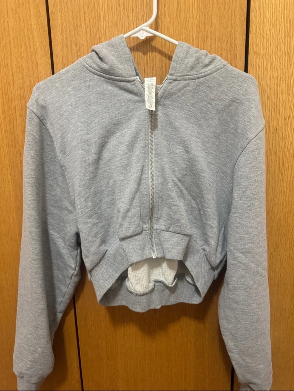 ALO Yoga women’s Light Gray Crewneck Hoodie Sweater - Picture 2 of 2